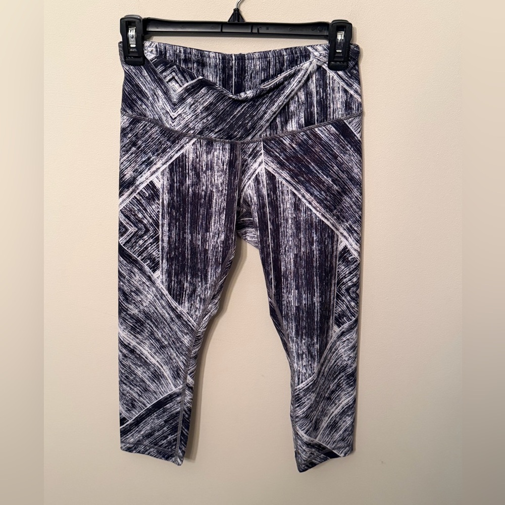 💗 Lululemon Wunder Under II Cropped Leggings Size 6